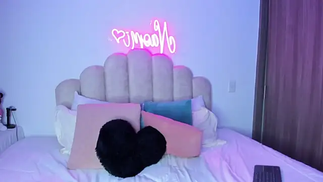 NaomiAsha – Naživo XXX chat