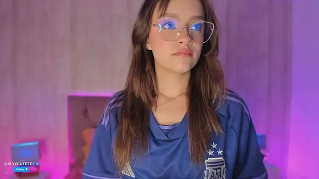 Chat +18 de alyy_cut3 ao vivo