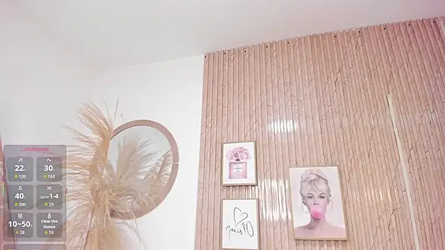 Chat +18 de Sally_Dvine ao vivo