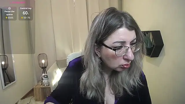 Chat +18 de KKMimiKK ao vivo