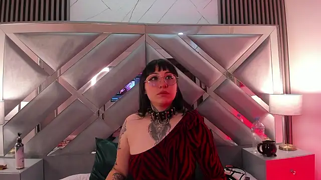 Živý XXX chat Ravenna666_