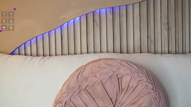 Show modela CanelaHotx na web-kameri