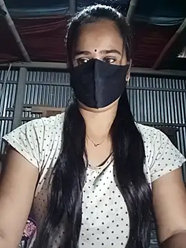 Pokazy przed kamerką – Sexy-Binita