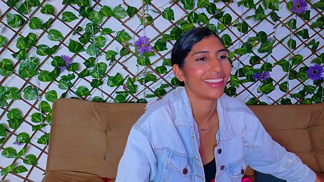 taty_miller Adlı Modelin Canlı XXX Sohbeti