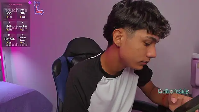 OliverTwinky live XXX chat