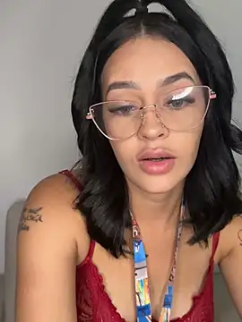 Lylyyy01 Adlı Modelin Canlı XXX Sohbeti