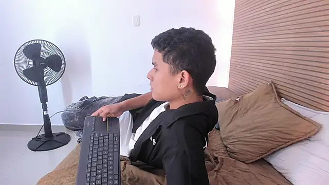 Chat XXX en directo de James_Monroe_