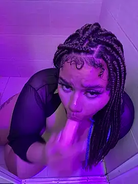 AlahiaFrequency Adlı Modelin Canlı XXX Sohbeti