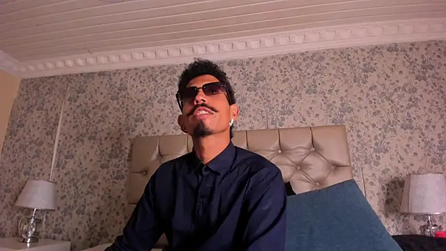 Онлайн чат XXX NoaahTylor