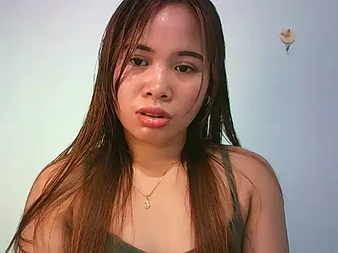 Creamy_Pussy21xx élő XXX-chatje