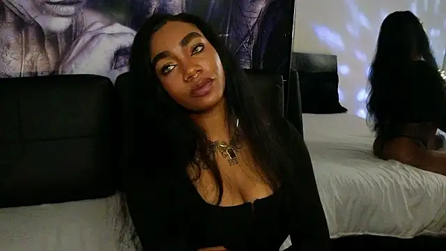 emely_brandon élő XXX-chatje