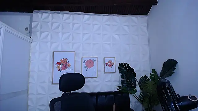 Valentinaa_mature Adlı Modelin Canlı XXX Sohbeti