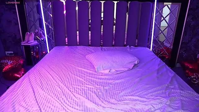 LiviaShy live XXX chat