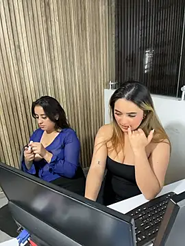 Antonella_Julieta Show in webcam