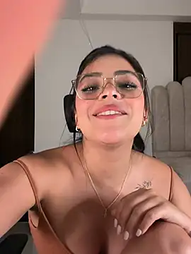 Sara-Evans Adlı Modelin Canlı XXX Sohbeti