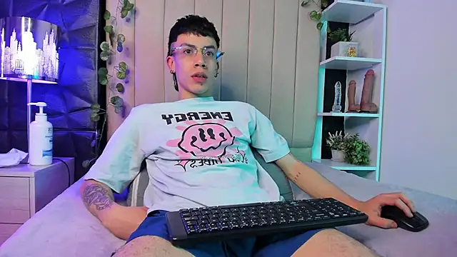 aaronjames1 – Naživo XXX chat