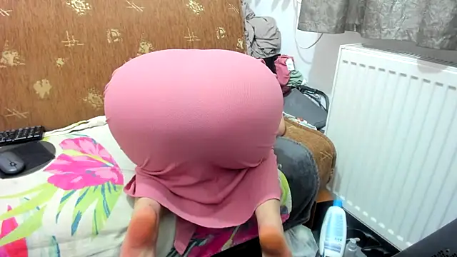 BrendaWildd élő XXX-chatje