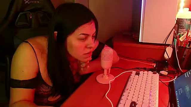 دردشة SmokyDee الجنسية المباشرة