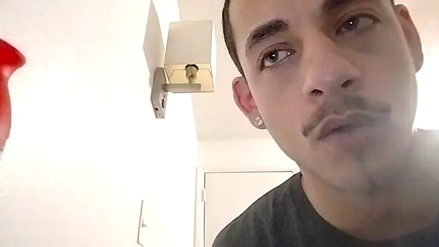 momo0208n Webbikameraesitys