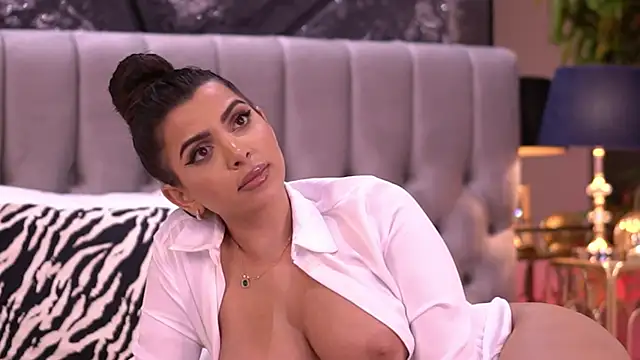 دردشة NicoleCellini الجنسية المباشرة