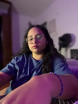 CurlyGirl_1 লাইভ XXX চ্যাট