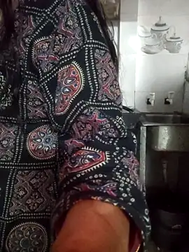 Saishaa লাইভ XXX চ্যাট