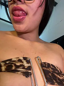 Hhannachiki's Live XXX Chat