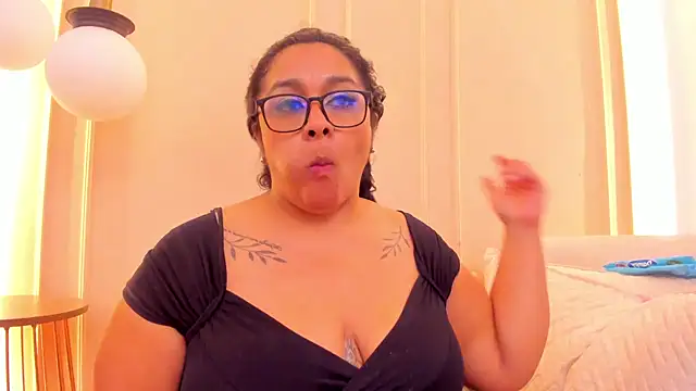 Chat +18 de ViickyLee ao vivo