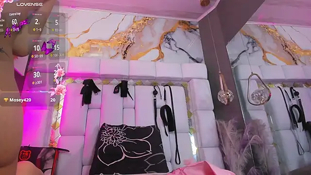 Chat +18 de Natasha-Adams ao vivo