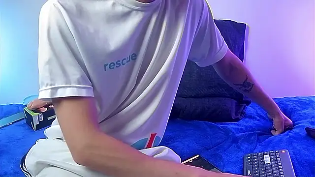 Webkamerová show nicolatinboy