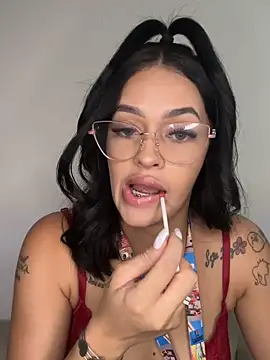 Chatroom XXX en direct de Lylyyy01