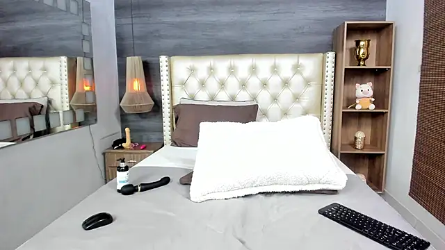 Charlothe_01 – Live XXX-chat