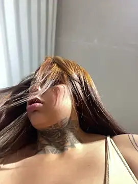 EmilyMoore_Pink Adlı Modelin Canlı XXX Sohbeti