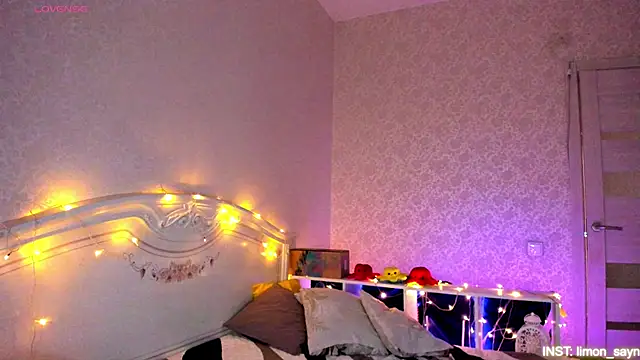 LillyMoure_'s Live XXX Chat