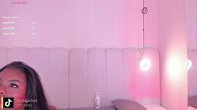 XXX chat uživo modela _huge_boobs_ebony