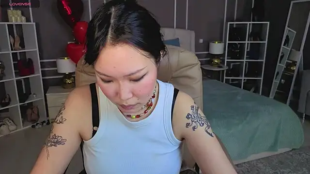 Chatroom XXX en direct de ElinaMotion