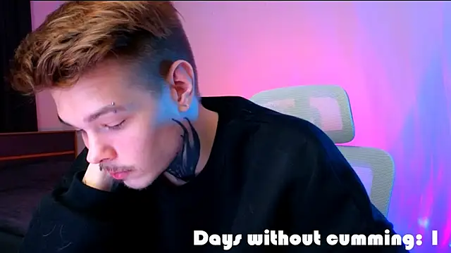 Pertunjukan Kamera Web DENIS_HERE