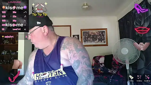 KINKYBLUEYES69 Show Webcam