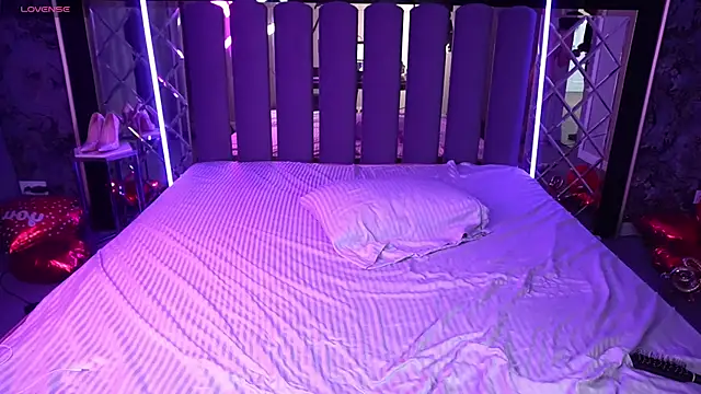 LiviaShy Adlı Modelin Canlı XXX Sohbeti