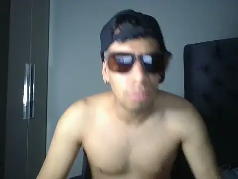 WILD_BIGCOCK35 Live XXX Chat