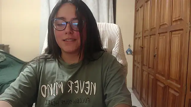 Venus_cat_ Adlı Modelin Canlı XXX Sohbeti