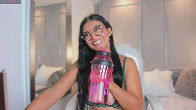 Czat XXX na żywo – MiaSmit_