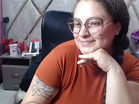 XXX chat uživo modela Sarah_Boobs_