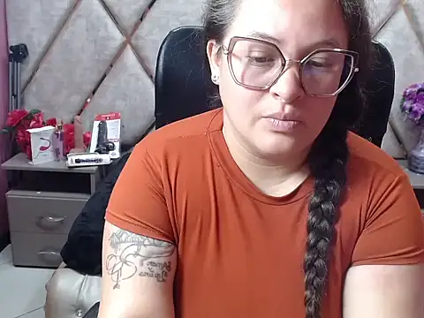 Sarah_Boobs_: онлайн-секс-чат