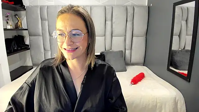 Chat +18 de Charlot_milf ao vivo