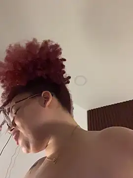 Leyah__ Adlı Modelin Canlı XXX Sohbeti