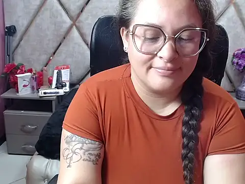 دردشة Sarah_Boobs_ الجنسية المباشرة