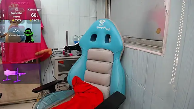 XXX chat uživo modela allison_max_tattoo