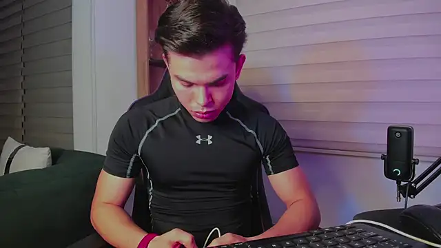 alejooo_twink élő XXX-chatje