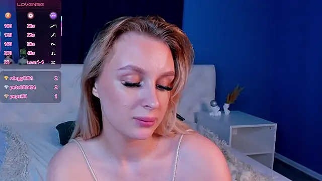 Chatroom XXX en direct de KiraRuiz